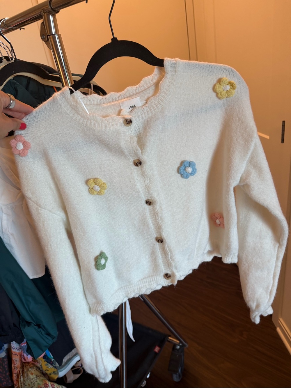 Luna Ivy | Off White Cropped Floral Appliqué Cardigan